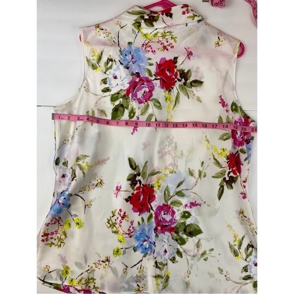 Tahari. Arthur S Levine. Floral, Sleeveless, Faux Tie, Satiny Feel. Spring Top. - Picture 3 of 10
